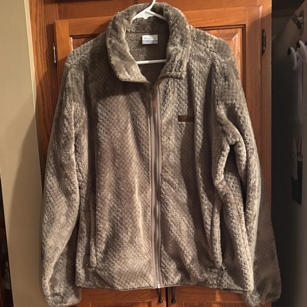 Cozy Teddy Jacket in Green - Picture 1 of 2